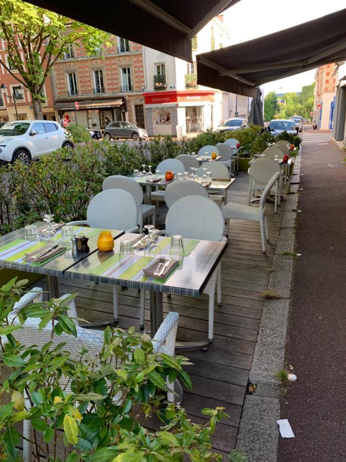 Hotel Des 3 Marches- Logis Hotel Restaurant Le Vesinet Exterior photo